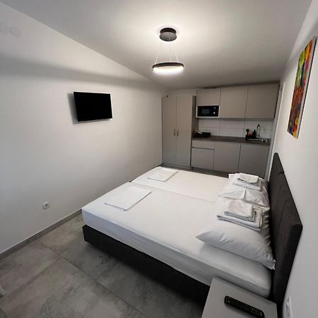 Apartmani Lovren Новаля Екстер'єр фото