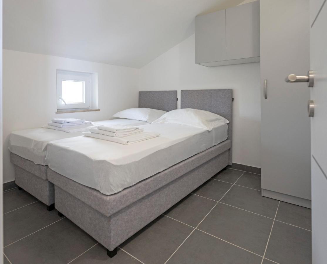Apartmani Lovren Новаля Екстер'єр фото