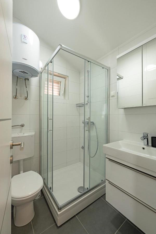 Apartmani Lovren Новаля Екстер'єр фото