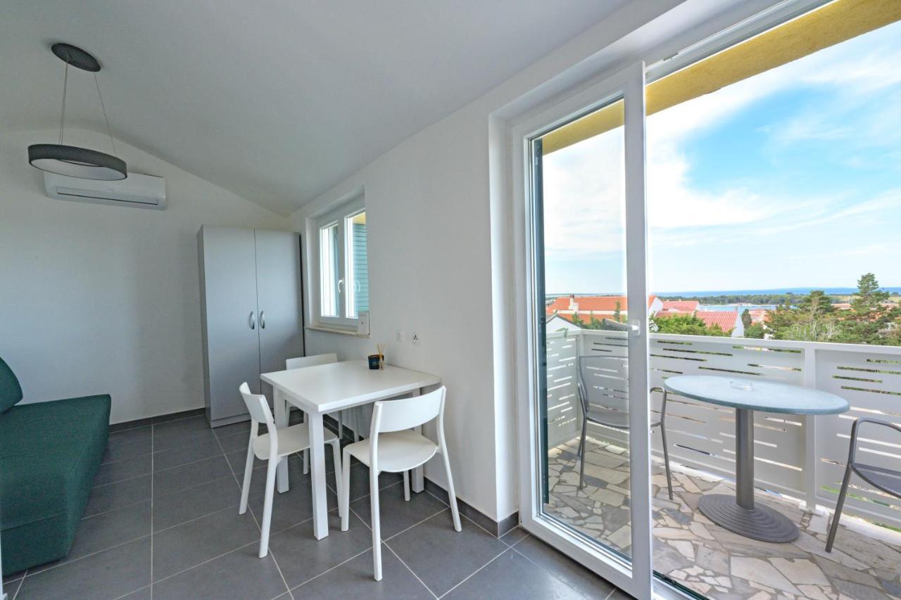 Apartmani Lovren Новаля Екстер'єр фото