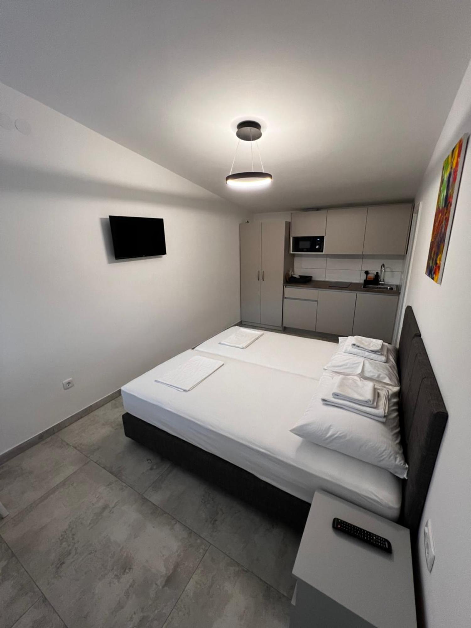 Apartmani Lovren Новаля Екстер'єр фото