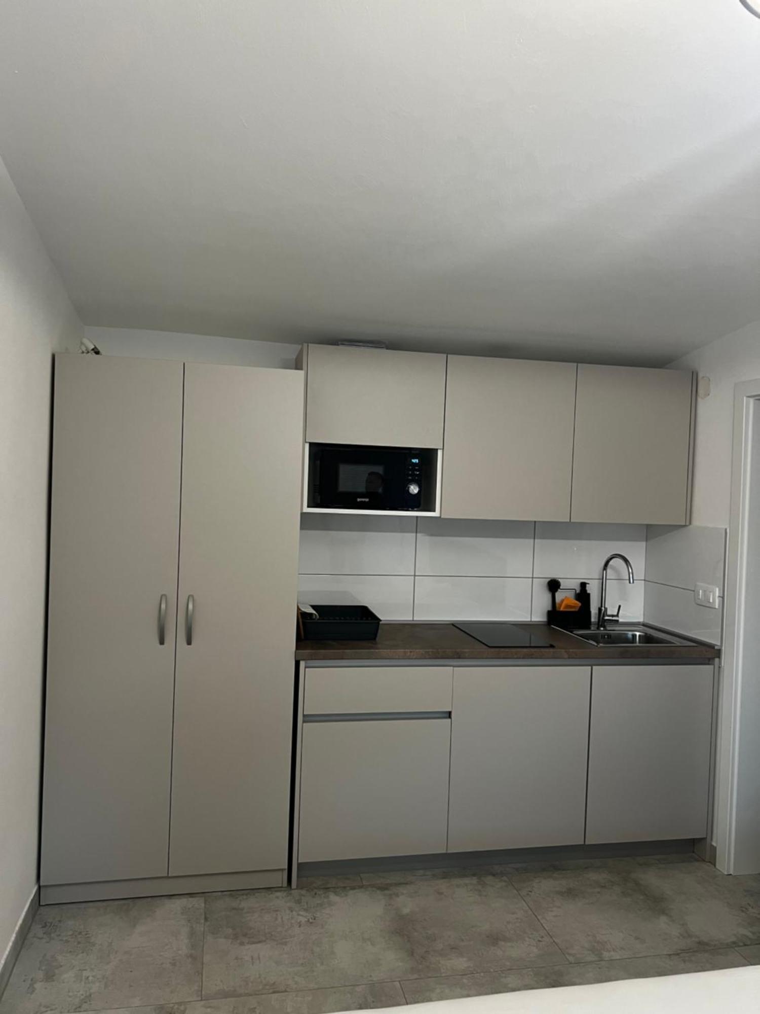 Apartmani Lovren Новаля Екстер'єр фото