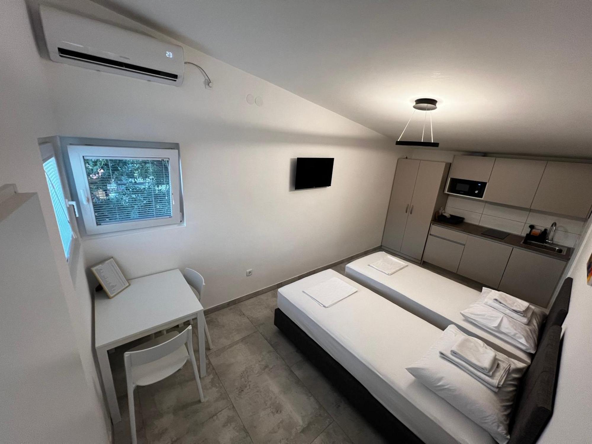 Apartmani Lovren Новаля Екстер'єр фото