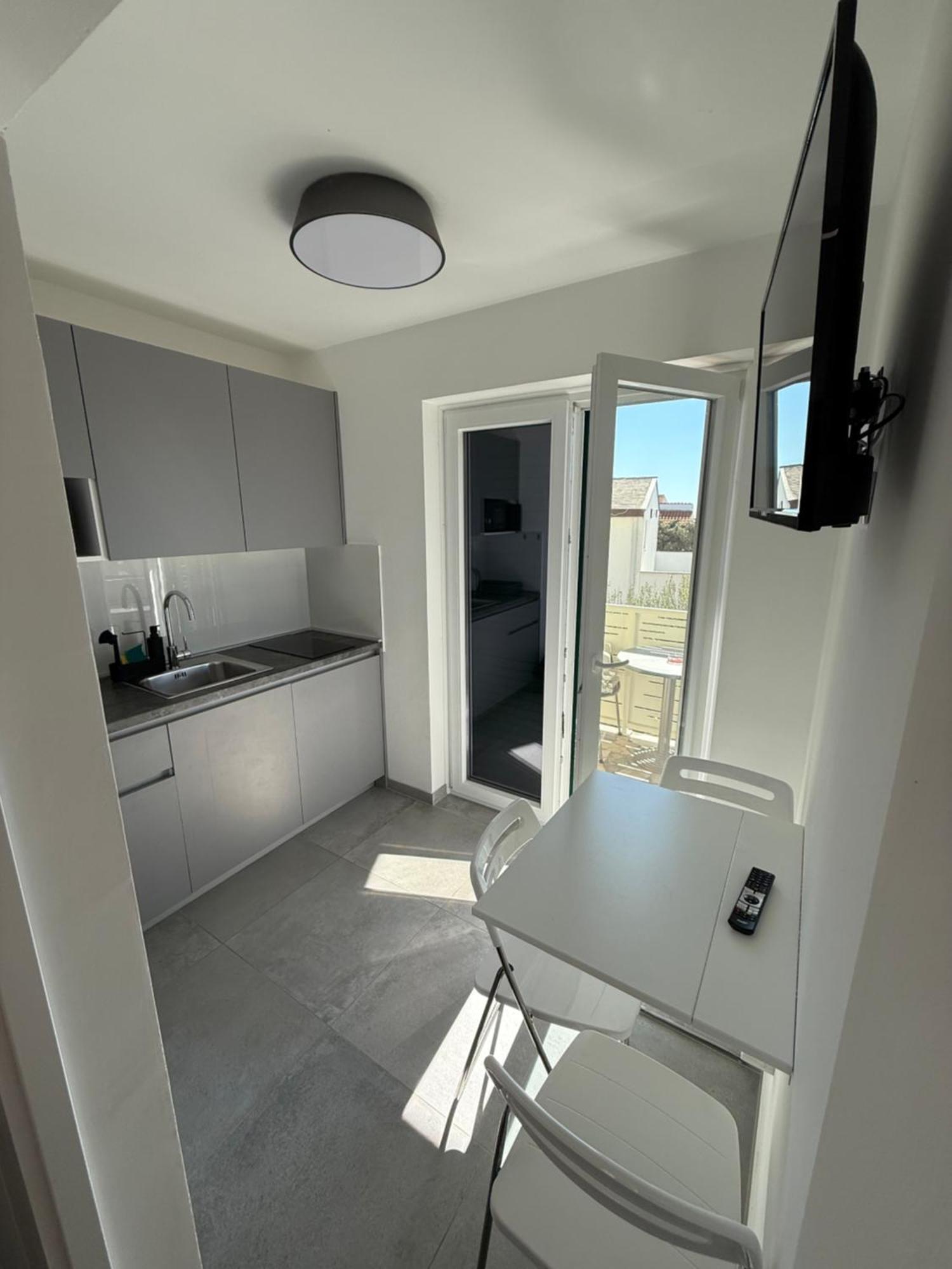 Apartmani Lovren Новаля Екстер'єр фото