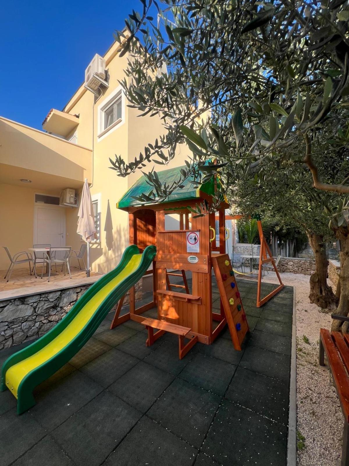 Apartmani Lovren Новаля Екстер'єр фото